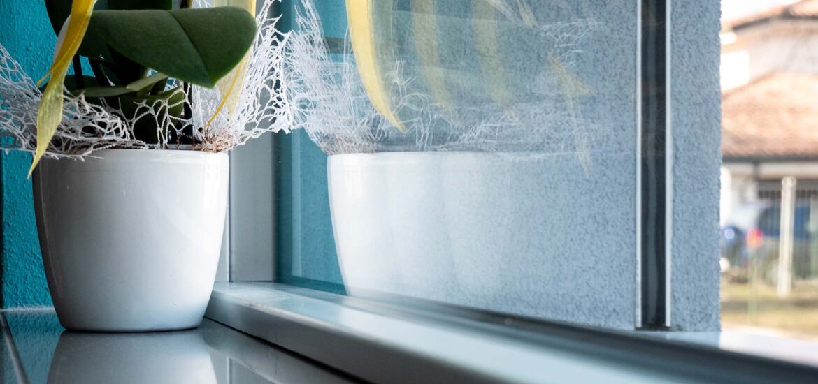 Quando si sceglie di cambiare le finestre o le porte della casa la trasmittanza termica degli infissi è uno dei fattori più importanti da considerare.